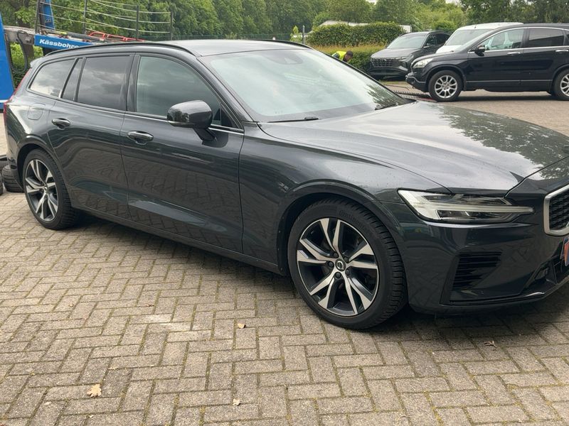 Volvo V60 2.0 T6 Plug-in Hybrid R-Design AWD 2021 – снимка 12