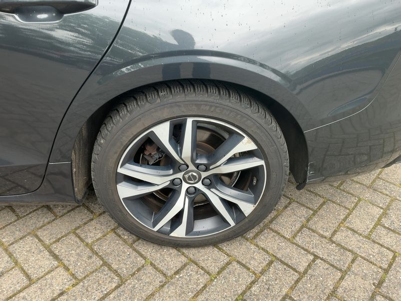 Volvo V60 2.0 T6 Plug-in Hybrid R-Design AWD 2021 – снимка 5