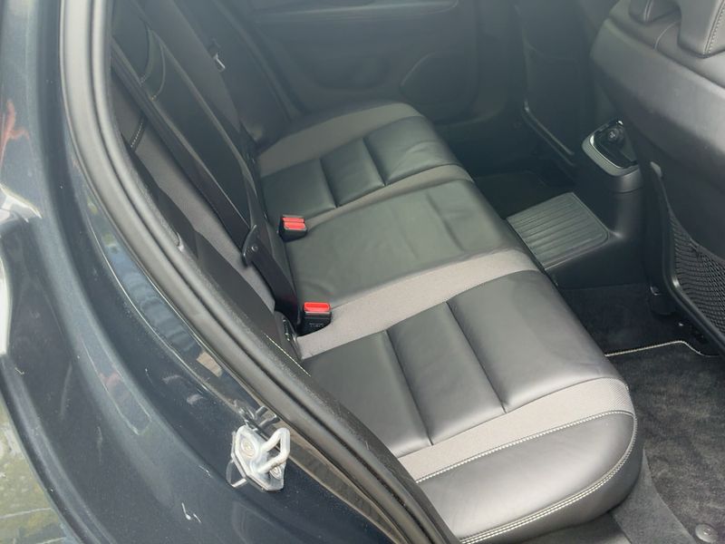 Volvo V60 2.0 T6 Plug-in Hybrid R-Design AWD 2021 – снимка 19