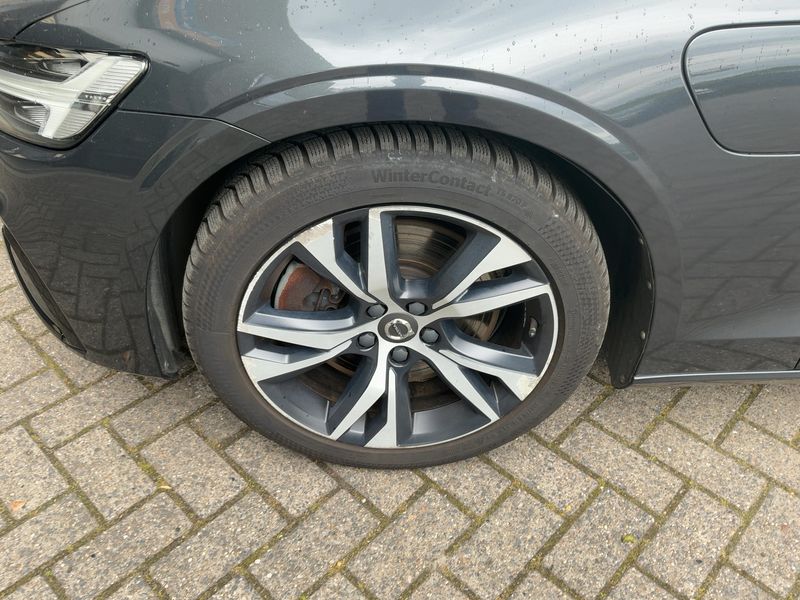 Volvo V60 2.0 T6 Plug-in Hybrid R-Design AWD 2021 – снимка 3