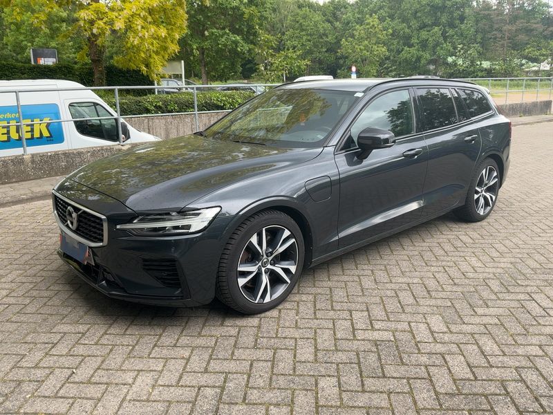 Volvo V60 2.0 T6 Plug-in Hybrid R-Design AWD 2021 – снимка 2