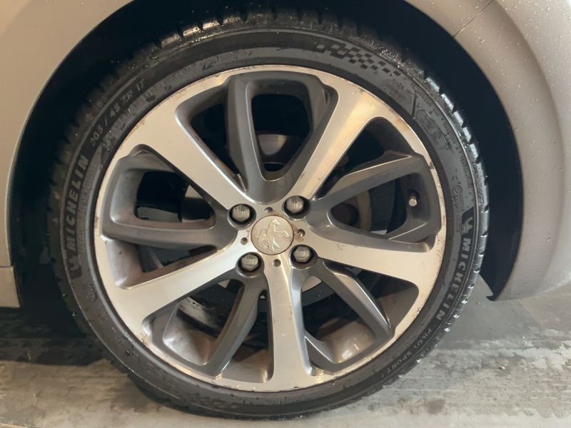 Peugeot 208 1.6 e-HDi Féline 2013 – снимка 11