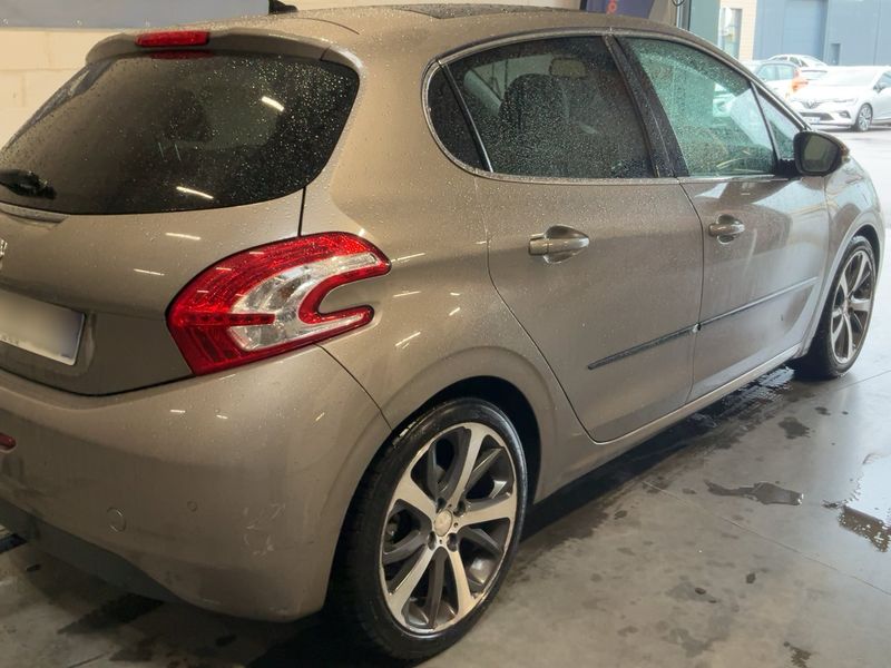Peugeot 208 1.6 e-HDi Féline 2013 – снимка 8