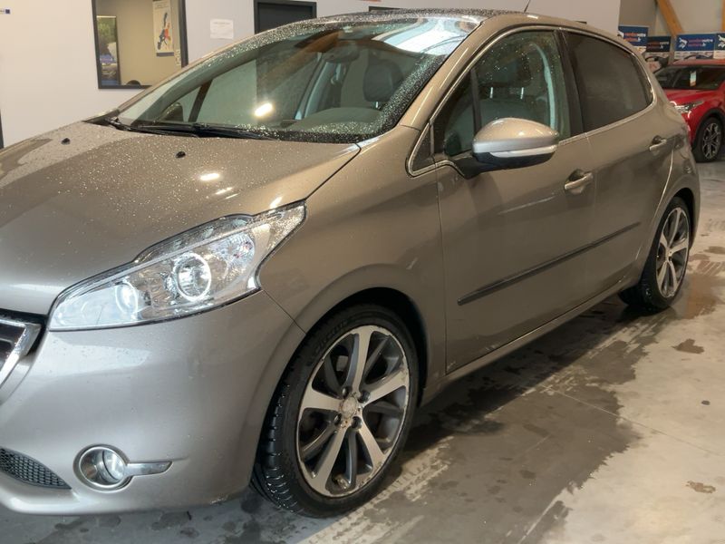 Peugeot 208 1.6 e-HDi Féline 2013 – снимка 2