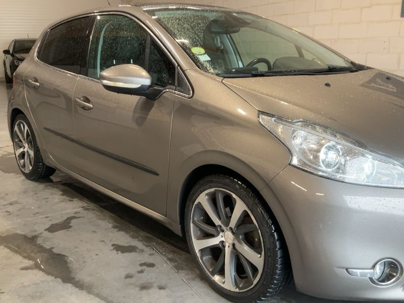 Peugeot 208 1.6 e-HDi Féline 2013 – снимка 12