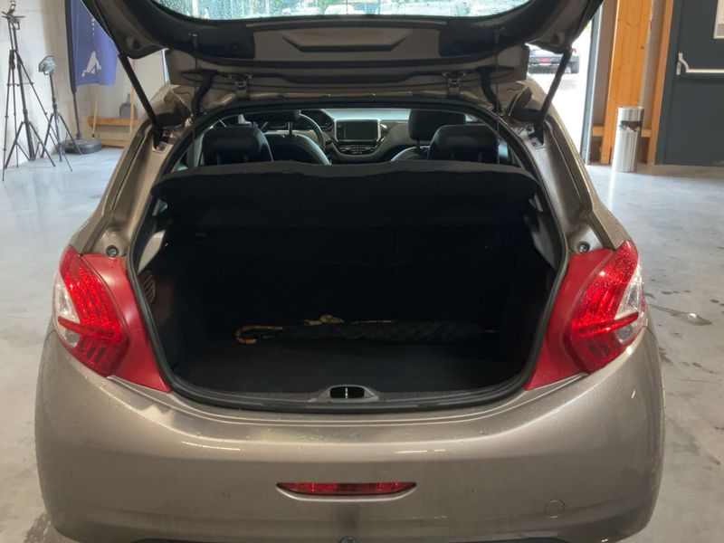 Peugeot 208 1.6 e-HDi Féline 2013 – снимка 15