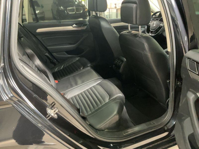 Volkswagen Passat 2.0 TDI Highline BlueMotion Tech 2015 – снимка 20