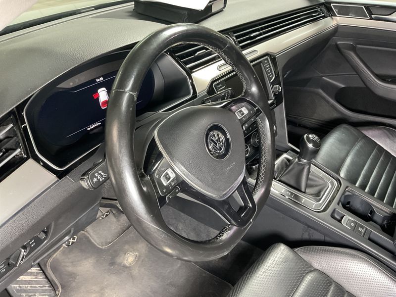 Volkswagen Passat 2.0 TDI Highline BlueMotion Tech 2015 – снимка 41