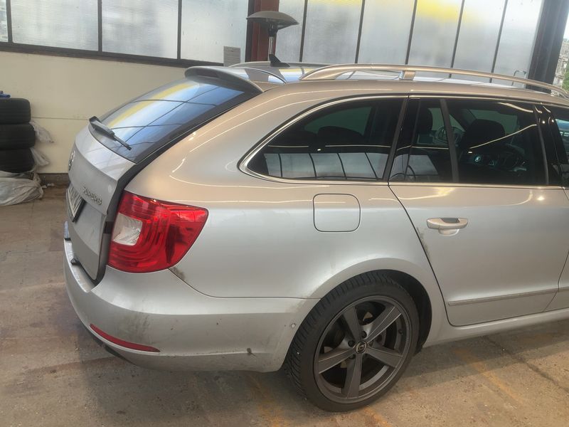 Skoda Superb 2.0 TDI Elegance 2013 – снимка 8