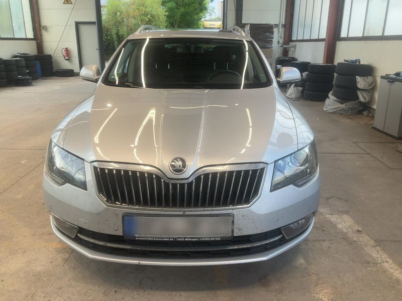 Skoda Superb 2.0 TDI Elegance 2013 – снимка 14