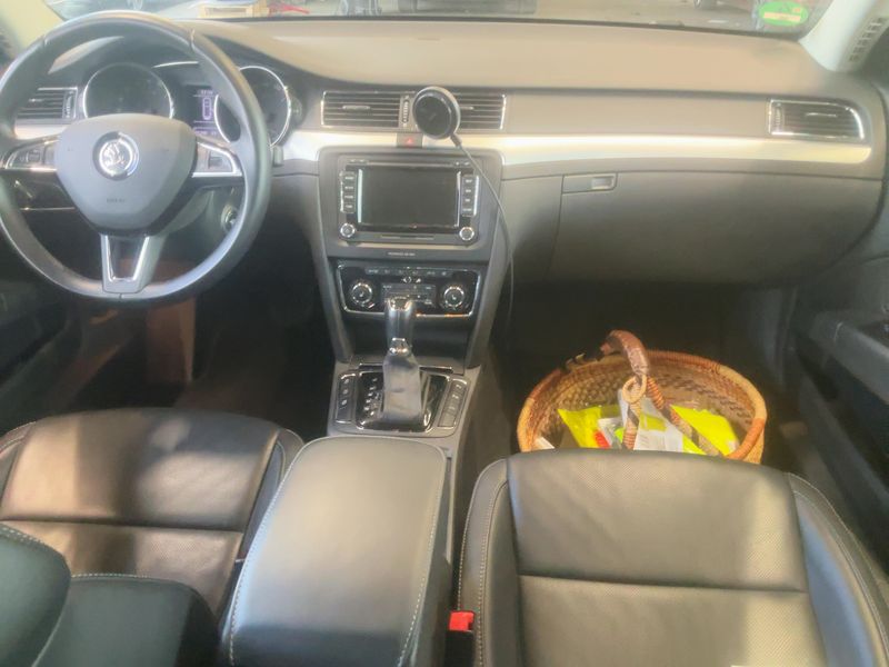 Skoda Superb 2.0 TDI Elegance 2013 – снимка 18