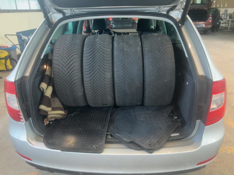 Skoda Superb 2.0 TDI Elegance 2013 – снимка 16