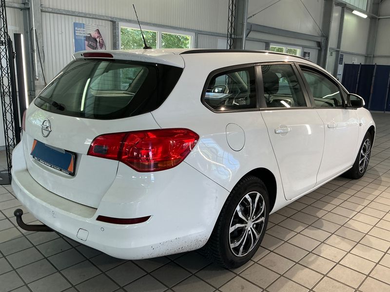 Opel Astra 1.7 CDTI Edition 2012 – снимка 2