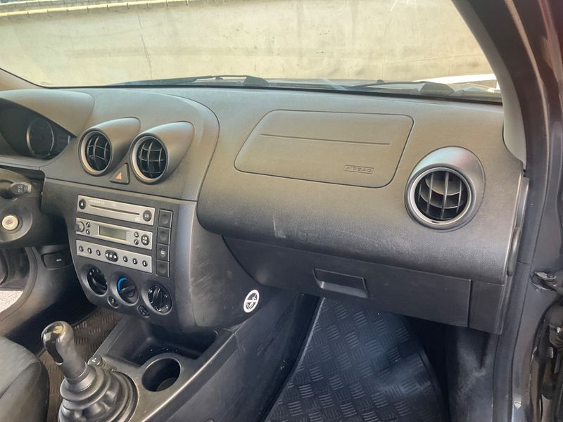 Ford Fiesta 1.4 Trend 2004 – снимка 16