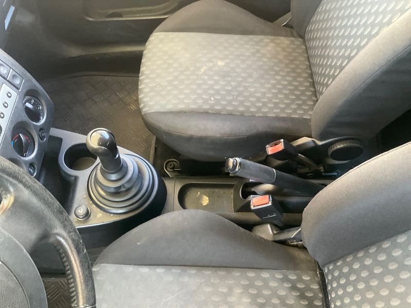 Ford Fiesta 1.4 Trend 2004 – снимка 13