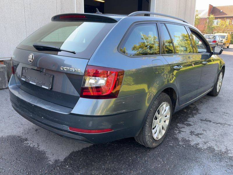 Skoda Octavia 1.6 TDI Ambition 2019 – снимка 8