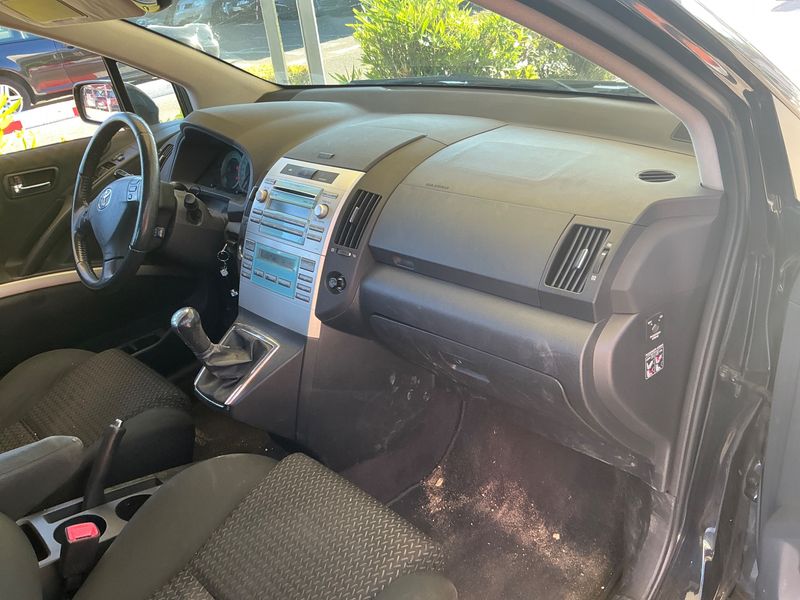 Toyota Corolla Verso 2.2 D-4D 2008 – снимка 3