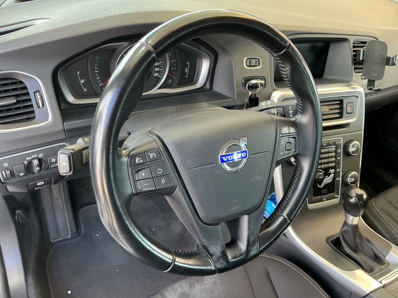 Volvo V60 1.6 D Kinetic 2014 – снимка 27
