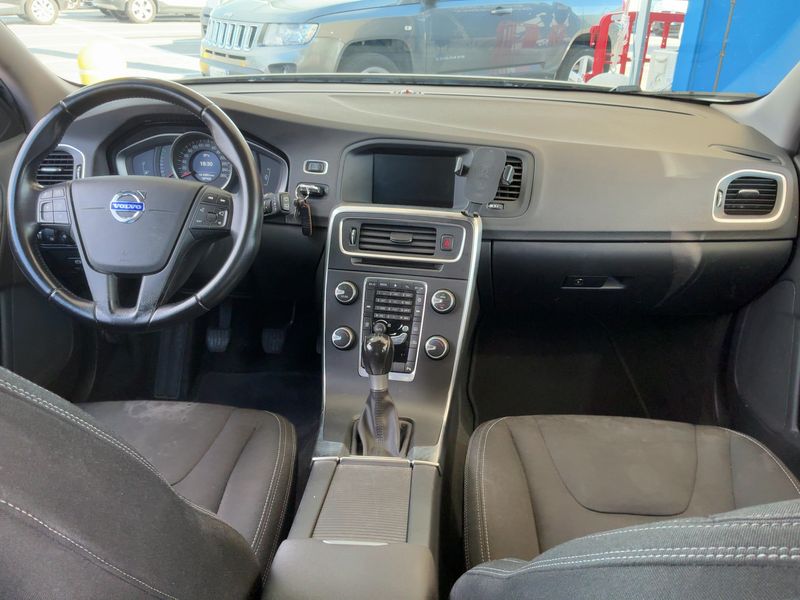 Volvo V60 1.6 D Kinetic 2014 – снимка 17