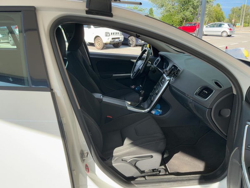 Volvo V60 1.6 D Kinetic 2014 – снимка 16