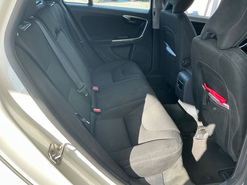 Volvo V60 1.6 D Kinetic 2014 – снимка 25