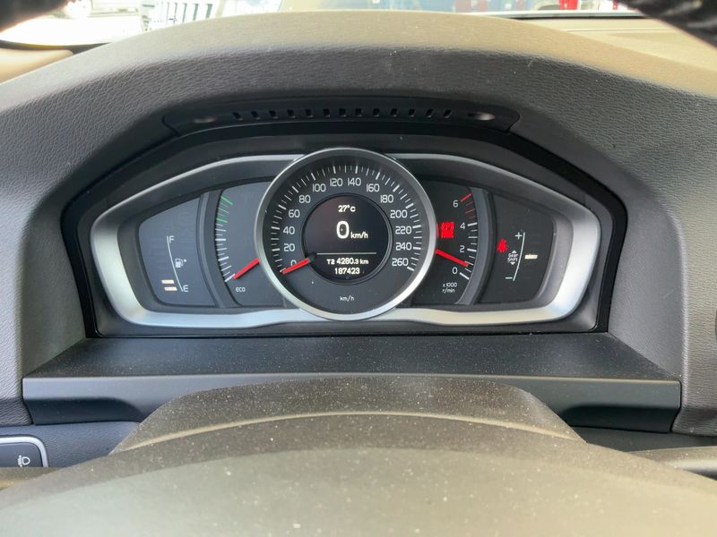 Volvo V60 1.6 D Kinetic 2014 – снимка 18