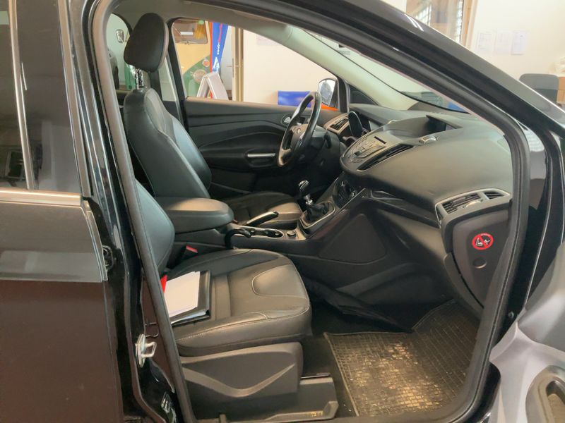 Ford Kuga 2.0 TDCi Titanium 2015 – снимка 16