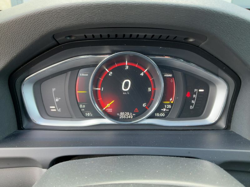 Volvo V60 2.4 T6 Plug-in Hybrid Momentum AWD 2017 – снимка 18