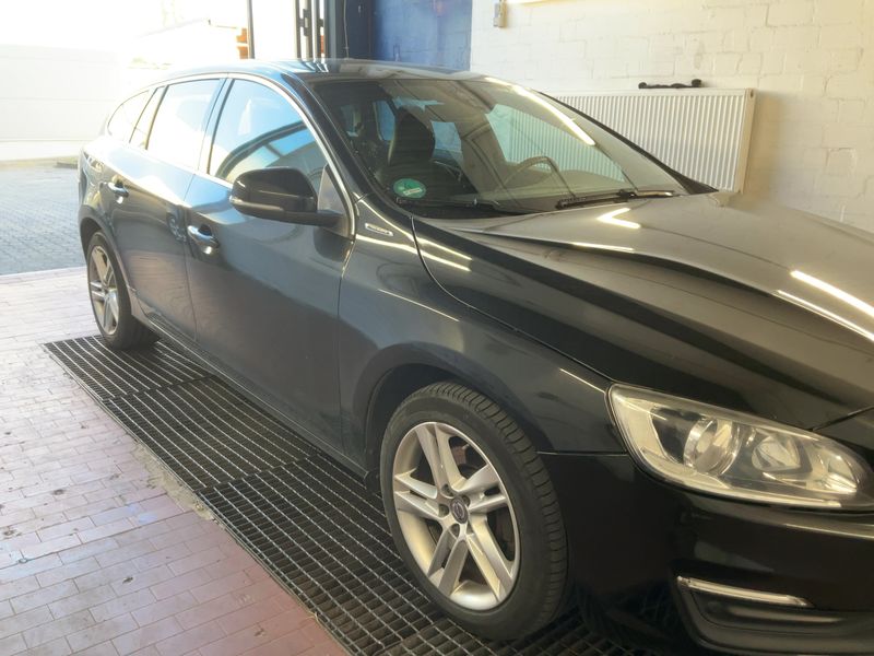 Volvo V60 2.4 T6 Plug-in Hybrid Momentum AWD 2017 – снимка 12