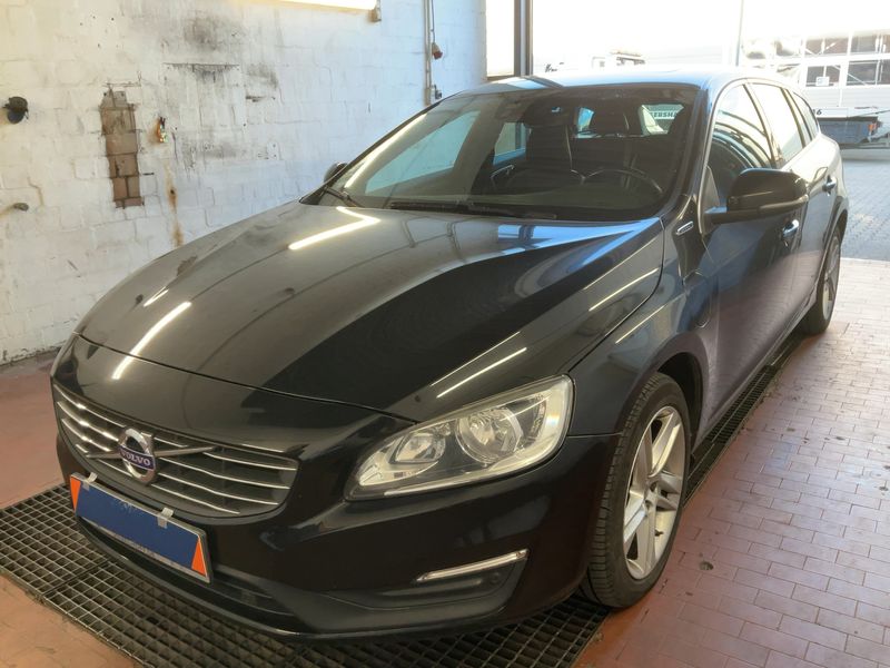 Volvo V60 2.4 T6 Plug-in Hybrid Momentum AWD 2017 – снимка 1