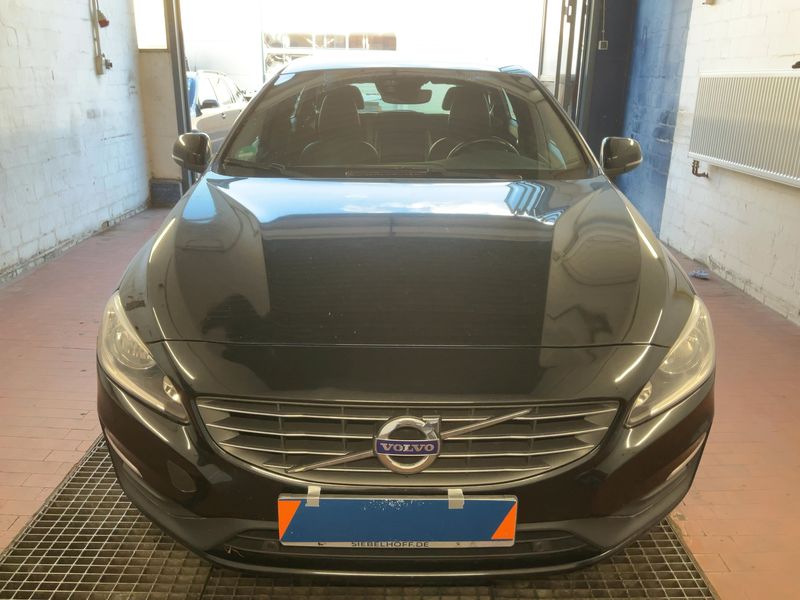 Volvo V60 2.4 T6 Plug-in Hybrid Momentum AWD 2017 – снимка 14