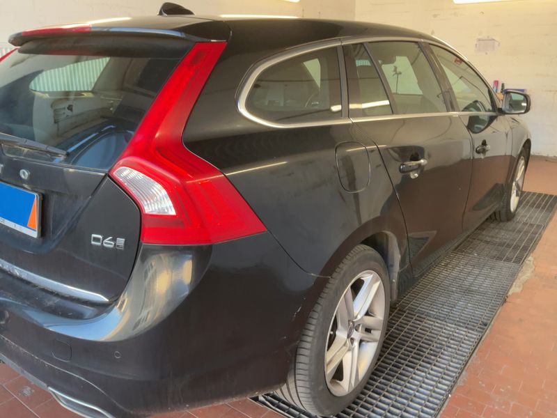 Volvo V60 2.4 T6 Plug-in Hybrid Momentum AWD 2017 – снимка 8