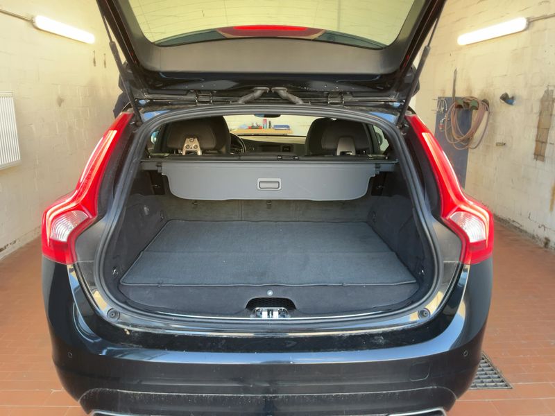 Volvo V60 2.4 T6 Plug-in Hybrid Momentum AWD 2017 – снимка 15
