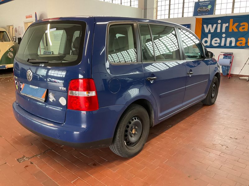 Volkswagen Touran 1.9 TDI Conceptline 2005 – снимка 2