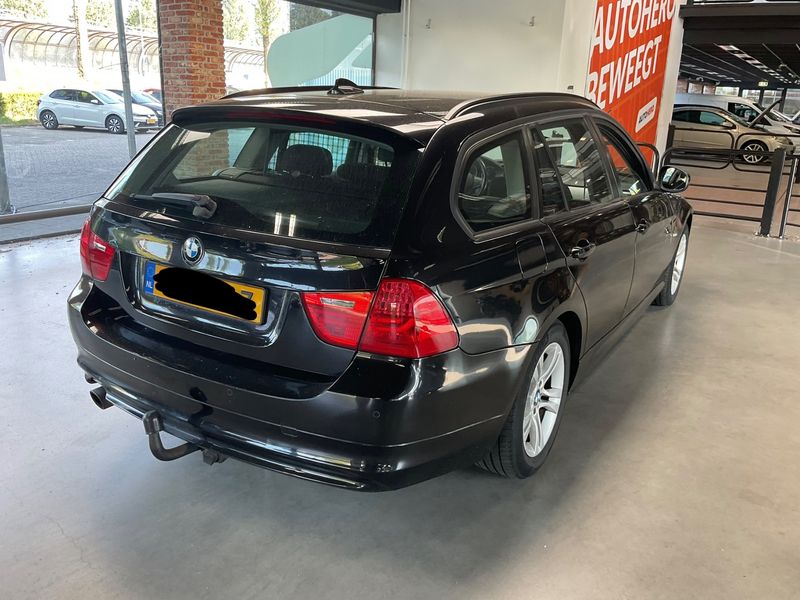 BMW 3er 318i 2011 – снимка 2