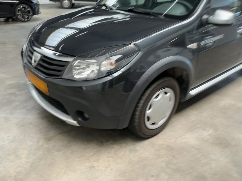 Dacia Sandero 1.6 Stepway 2011 – снимка 2