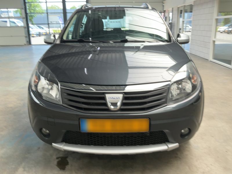 Dacia Sandero 1.6 Stepway 2011 – снимка 14