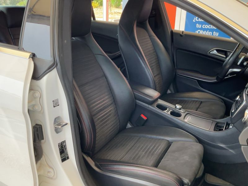 Mercedes-Benz CLA-Klasse CLA 200 AMG Line 2019 – снимка 16