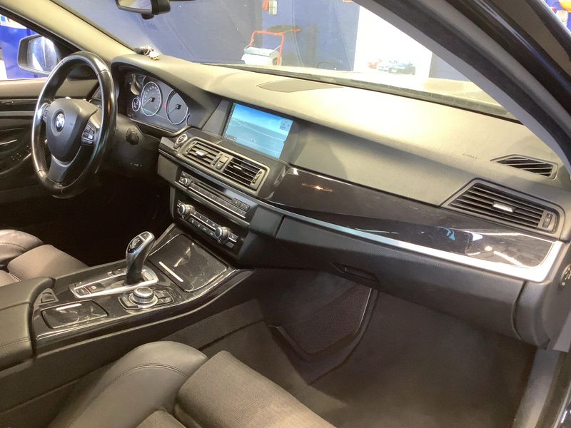 BMW 5er 525d 2011 – снимка 17