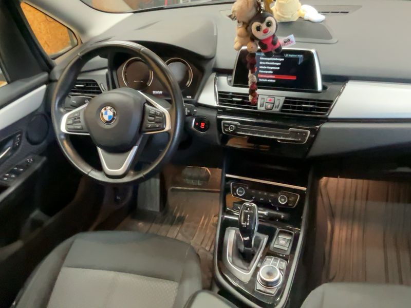 BMW 2er 220d Gran Tourer xDrive Advantage 2019 – снимка 18
