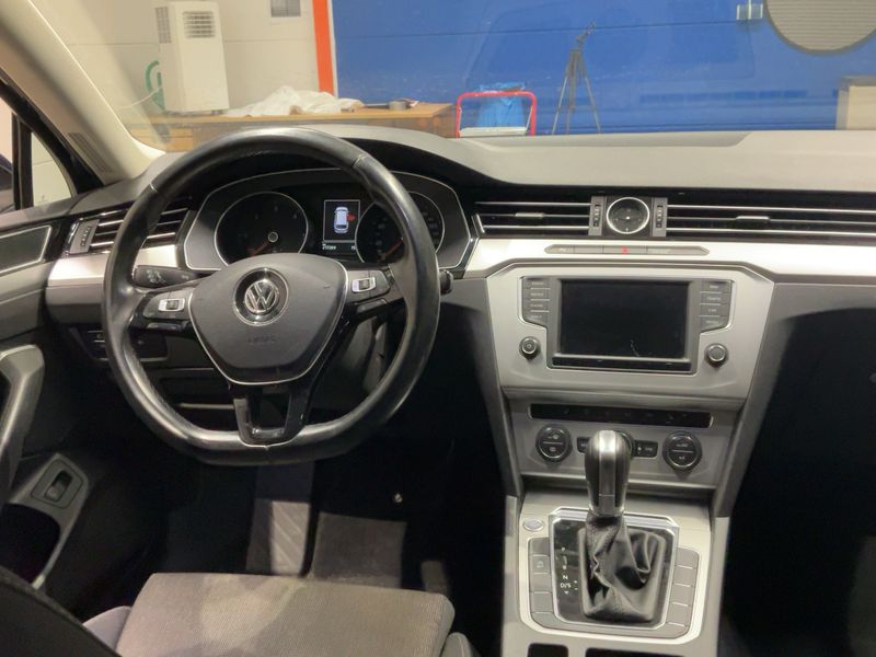 Volkswagen Passat 1.6 TDI Comfortline BlueMotion Tech 2015 – снимка 18