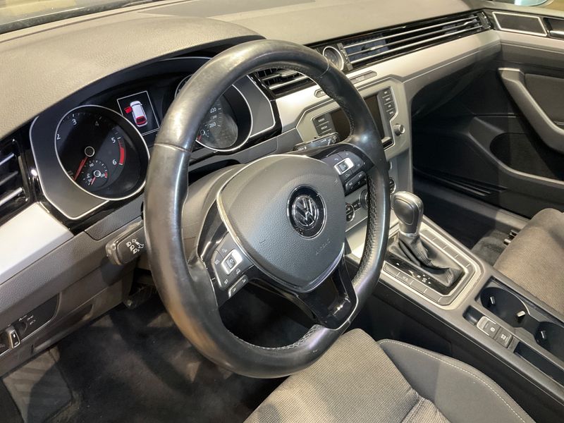 Volkswagen Passat 1.6 TDI Comfortline BlueMotion Tech 2015 – снимка на щета 32
