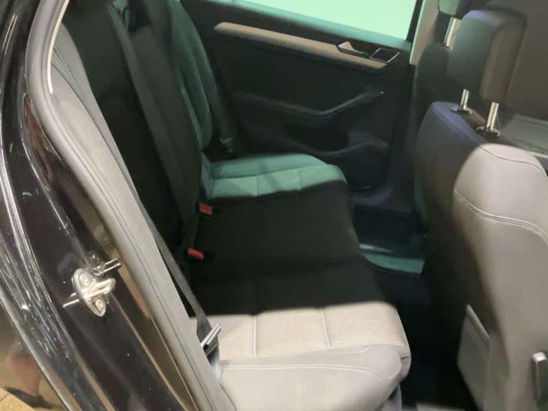 Volkswagen Passat 1.6 TDI Comfortline BlueMotion Tech 2015 – снимка 20