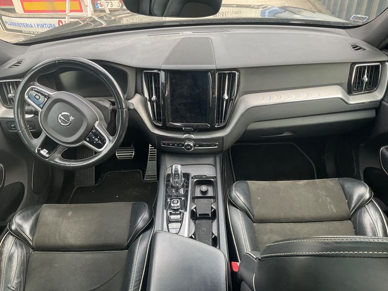 Volvo XC60 2.0 T8 Plug-in Hybrid Inscription Luxe AWD 2018 – снимка 17