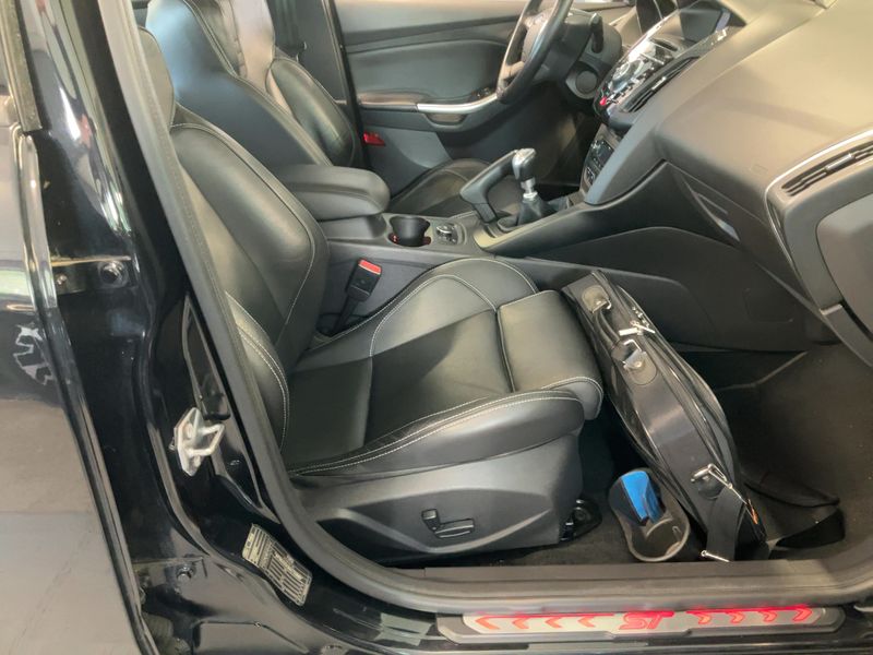 Ford Focus 2.0 EcoBoost ST 2014 – снимка 17