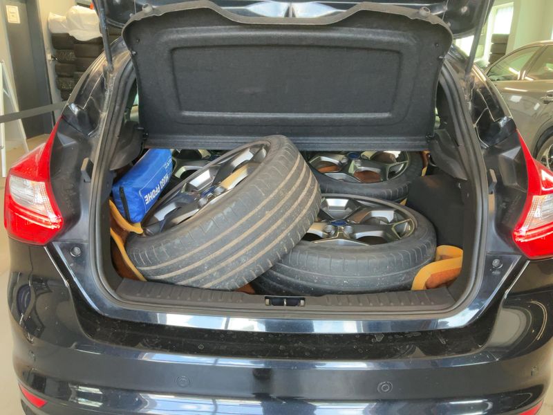 Ford Focus 2.0 EcoBoost ST 2014 – снимка 16
