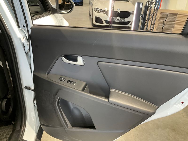 Kia Sportage 2.0 CRDi Active 4WD 2014 – снимка 32