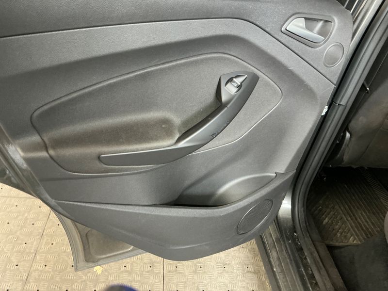 Ford C-Max 1.5 EcoBoost Titanium 2018 – снимка 24