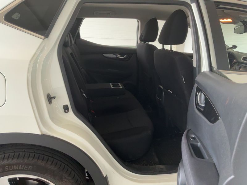 Nissan Qashqai 1.2 N-Connecta 2017 – снимка 20