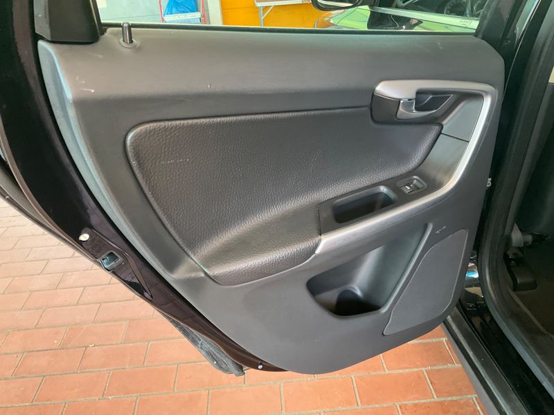 Volvo XC60 2.4 D5 Summum AWD 2011 – снимка 22